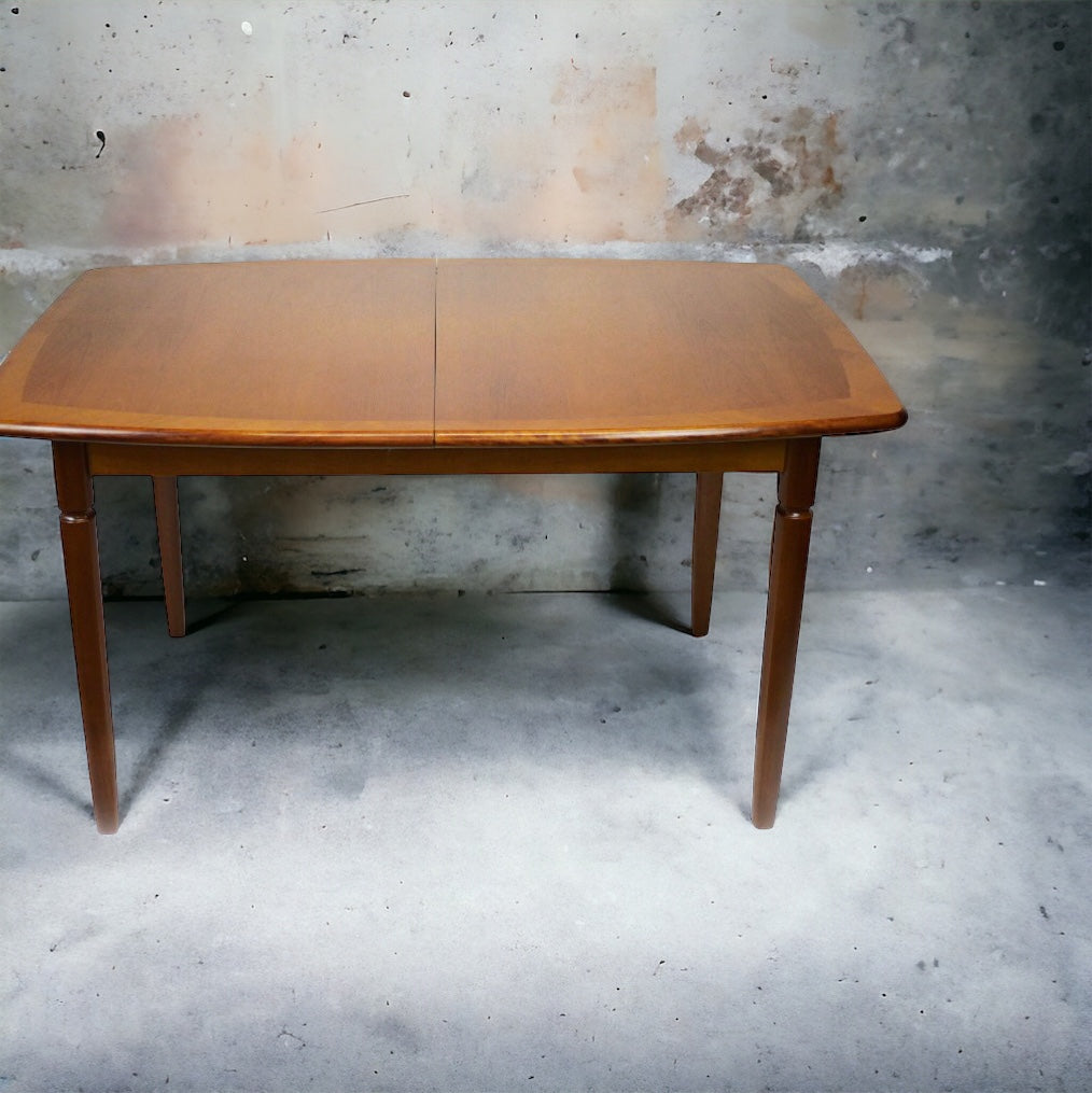 Macintosh Retro extending Dinning table