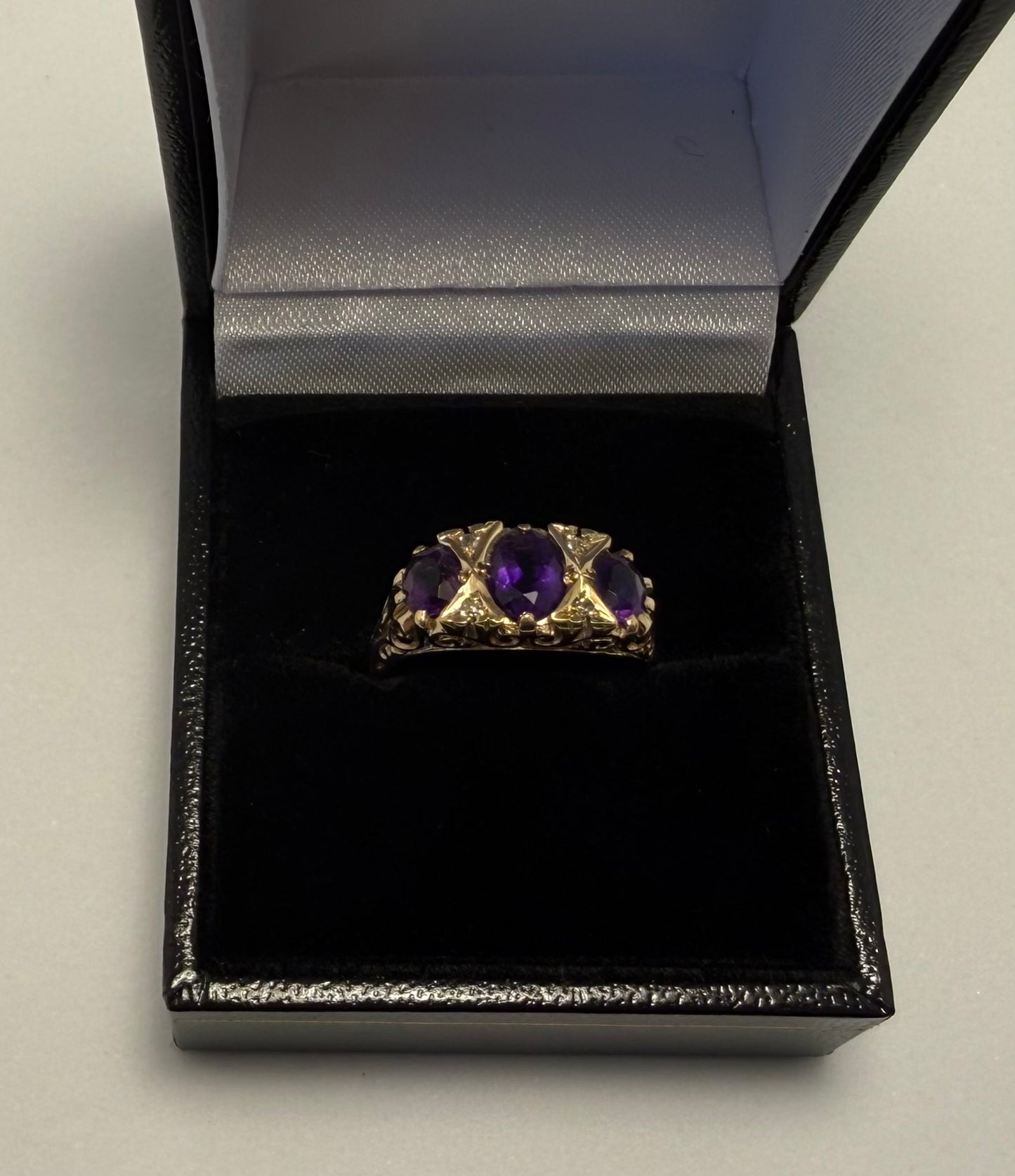 9ct Gold & Amethyst Ring