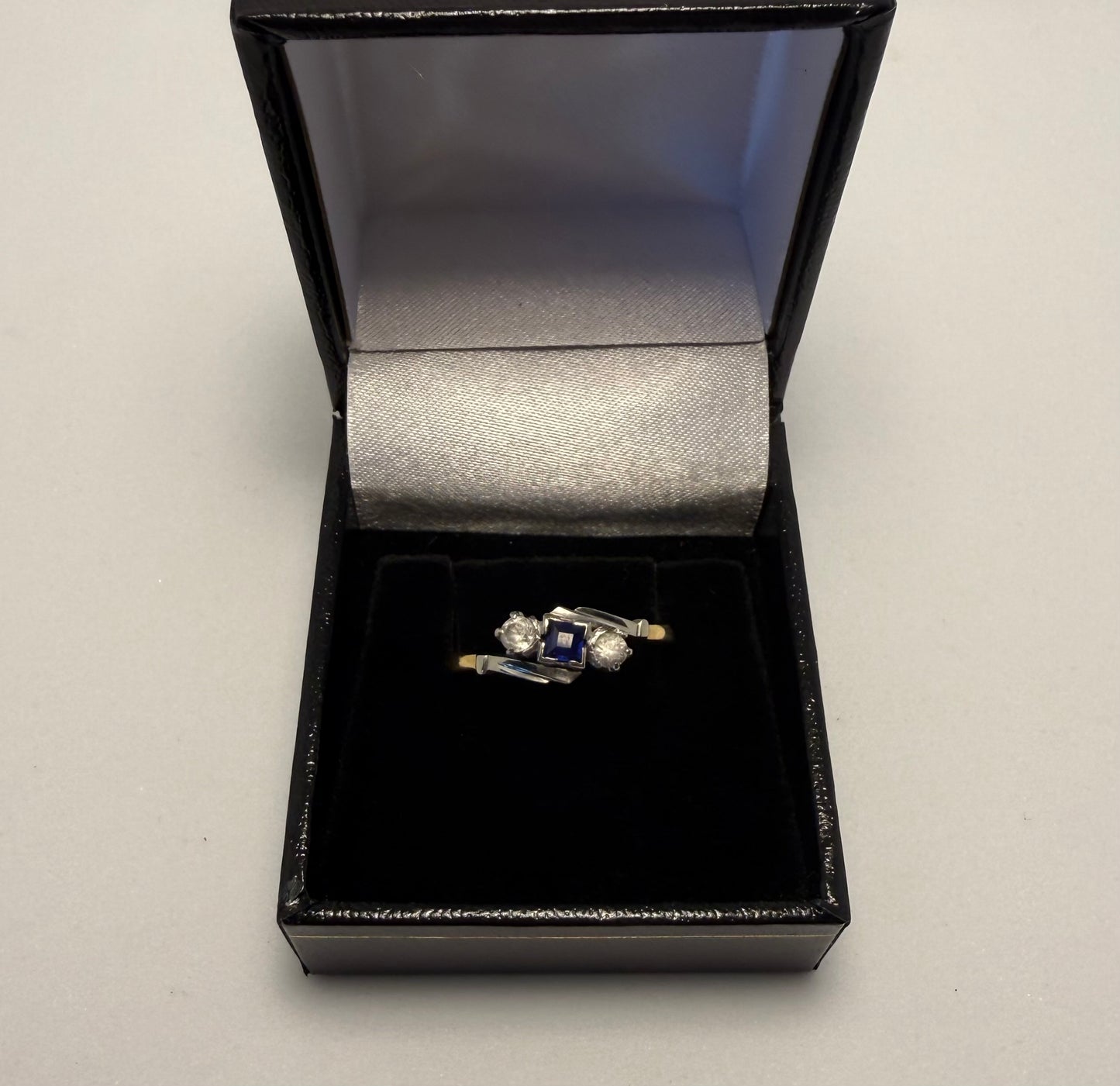 18ct Gold & Blue Sapphire Ring