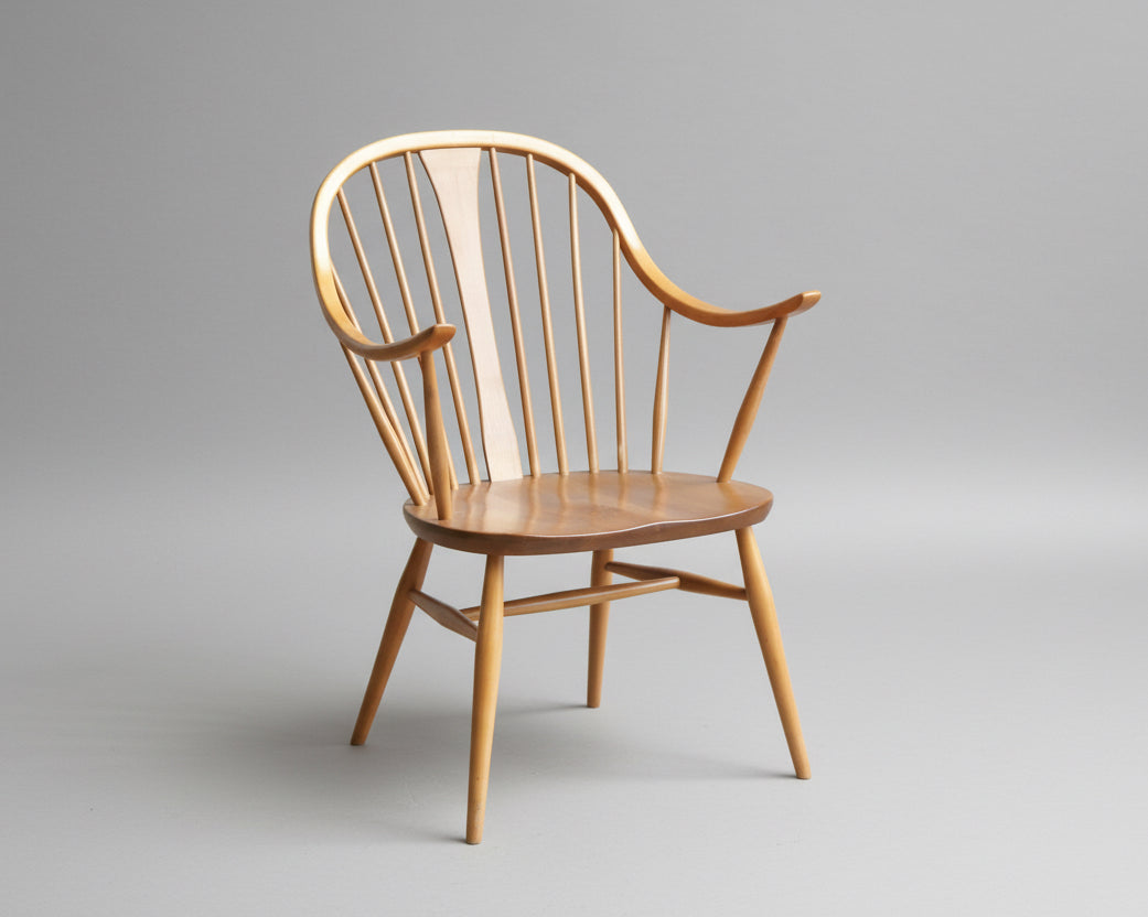 Ercol 524 Cowhorn armchair