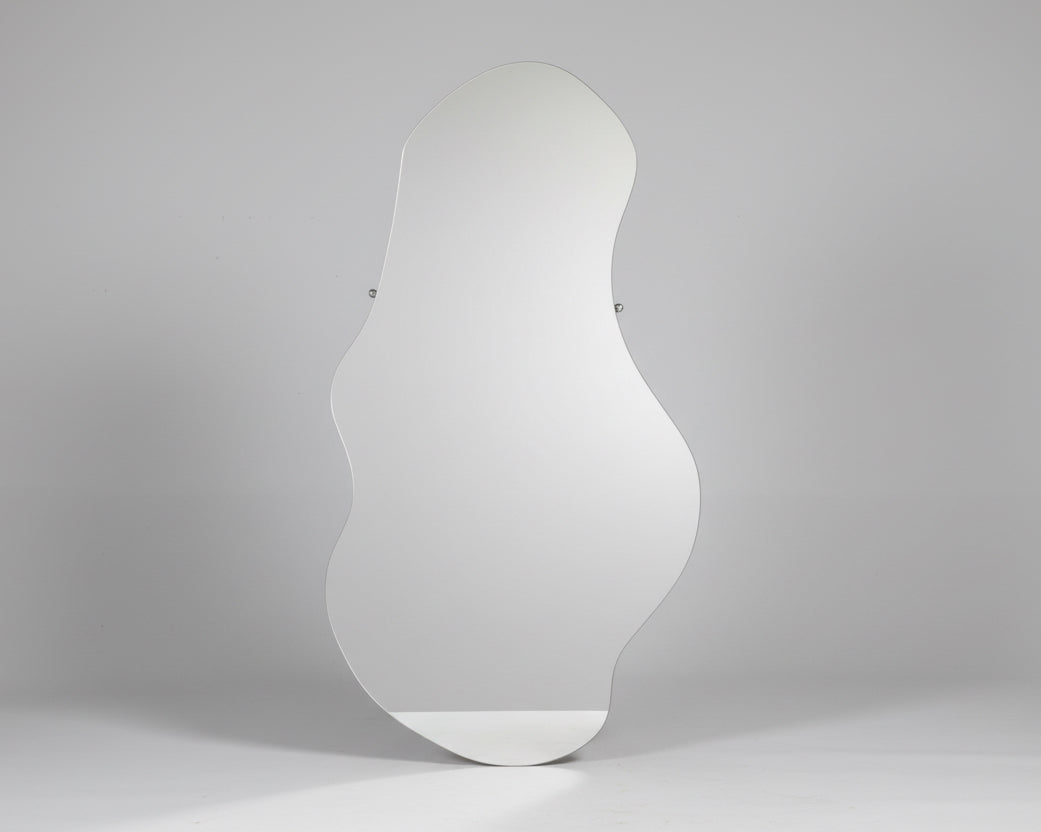 Wavy mirror