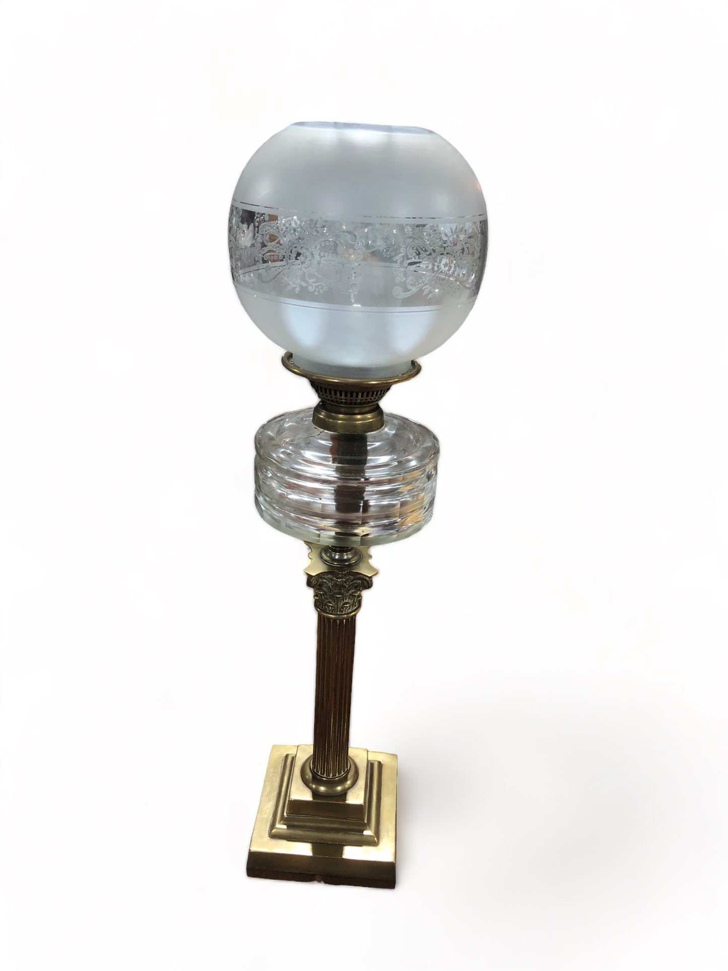Victorian High Quality Oil lamp on Corinthian Column brass base