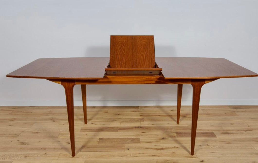 Macintosh Retro extending Dinning table
