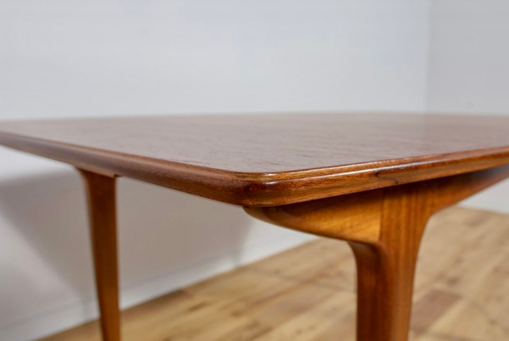 Macintosh Retro extending Dinning table