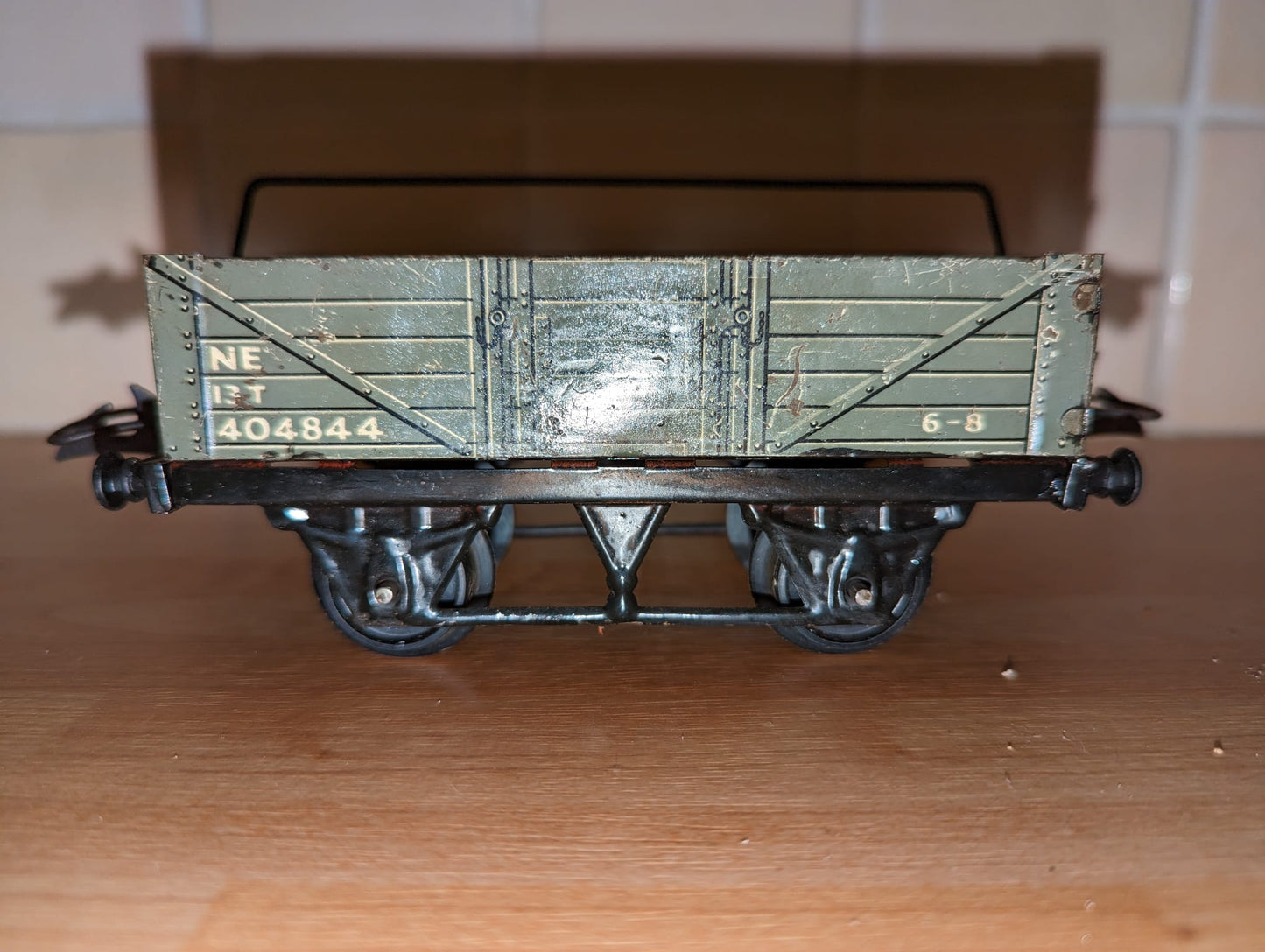 Model Train - 1 Gauge and 0 Gauge - Hornby Model railway Carriages.