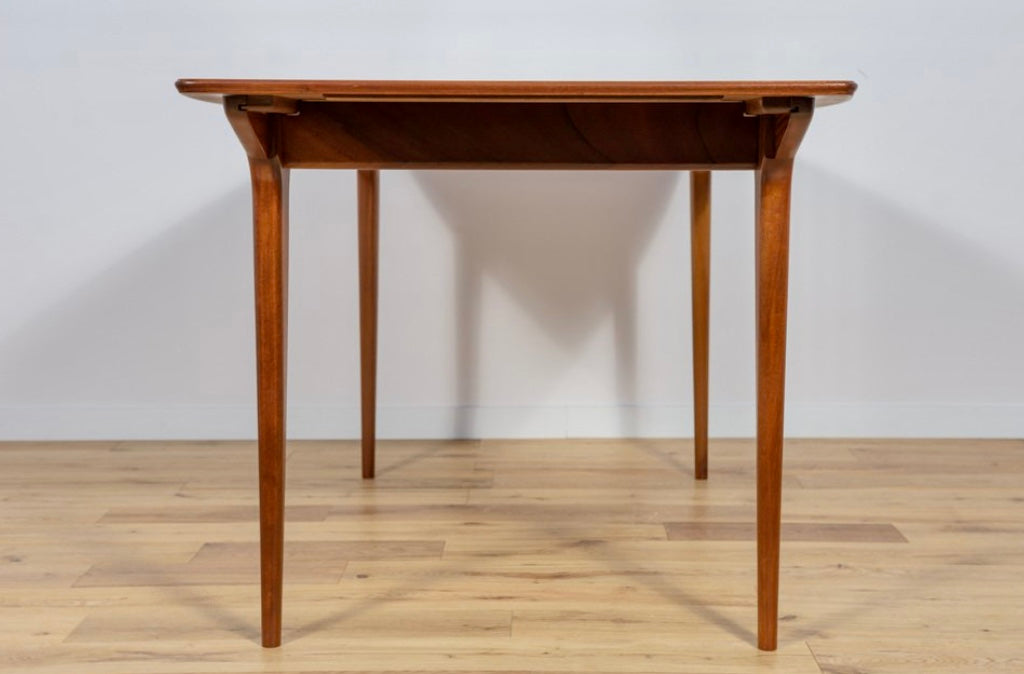 Macintosh Retro extending Dinning table