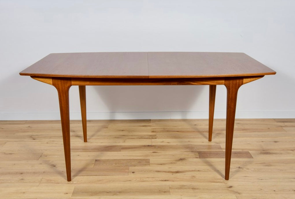 Macintosh Retro extending Dinning table