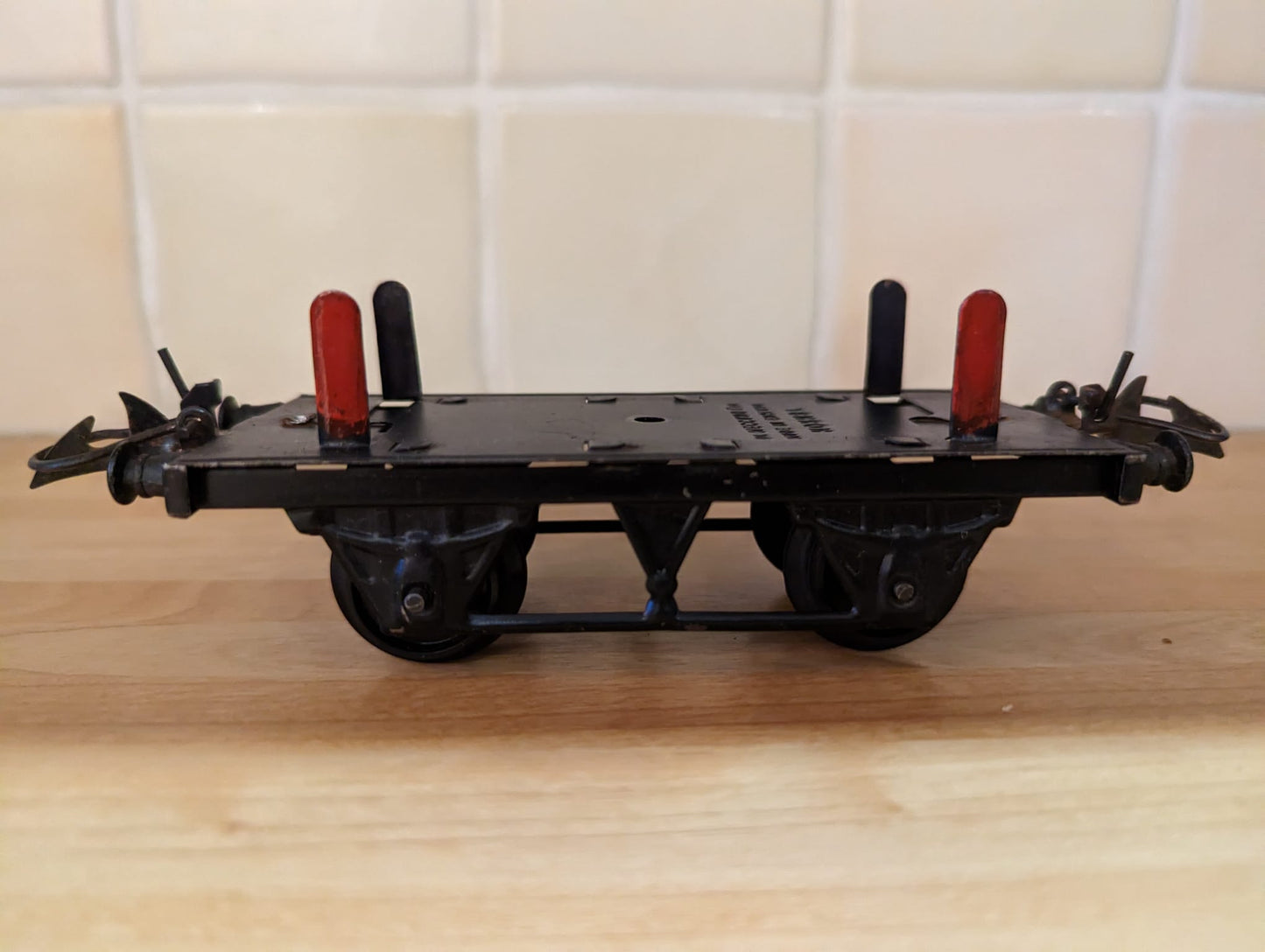 Model Train - 1 Gauge and 0 Gauge - Hornby Model railway Carriages.
