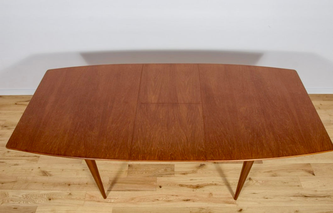 Macintosh Retro extending Dinning table