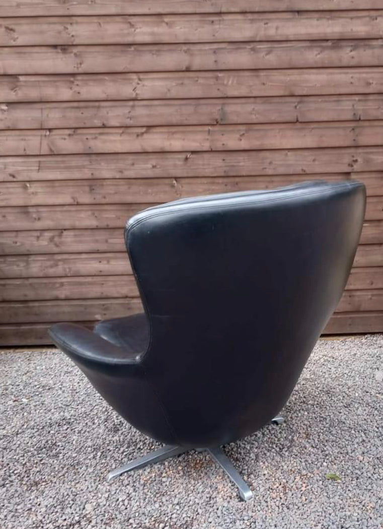 Schriber Vintage Egg style Chair