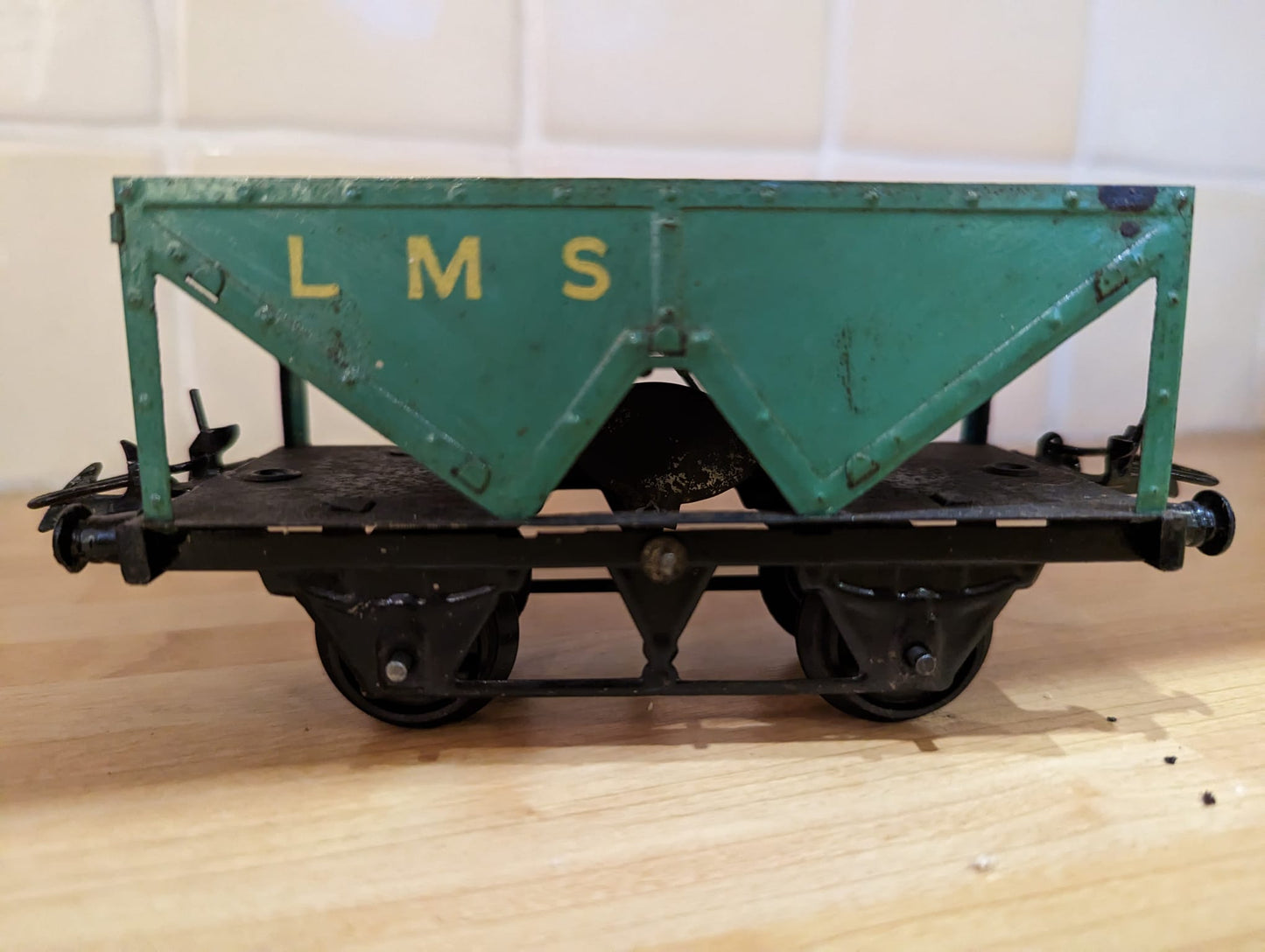 Model Train - 1 Gauge and 0 Gauge - Hornby Model railway Carriages.