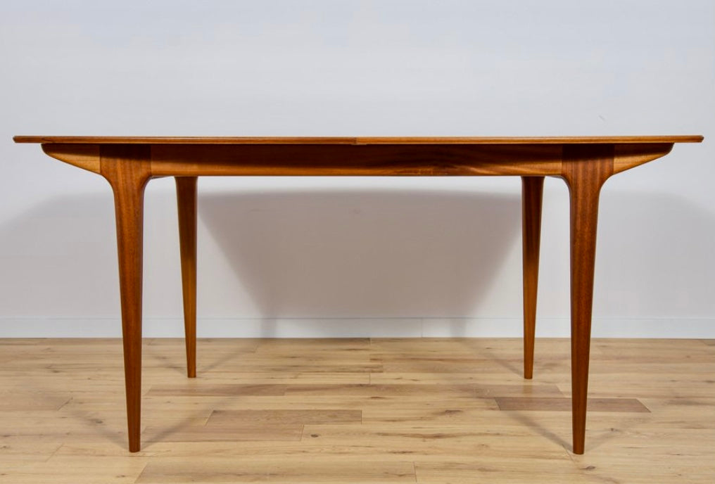 Macintosh Retro extending Dinning table