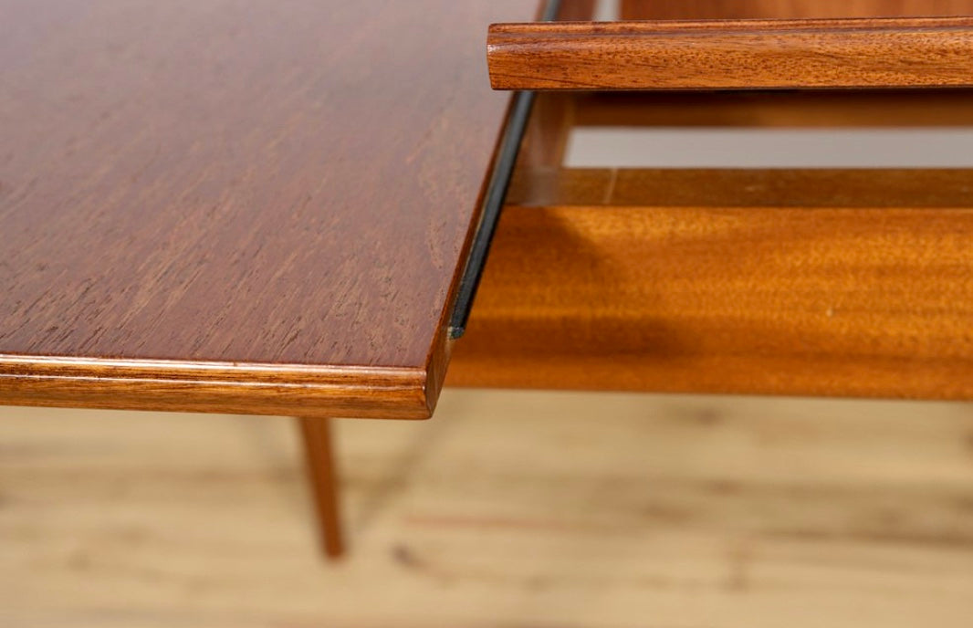 Macintosh Retro extending Dinning table
