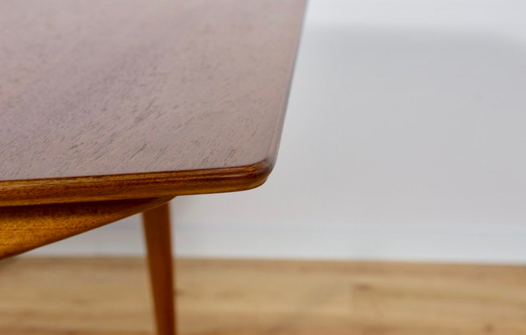 Macintosh Retro extending Dinning table
