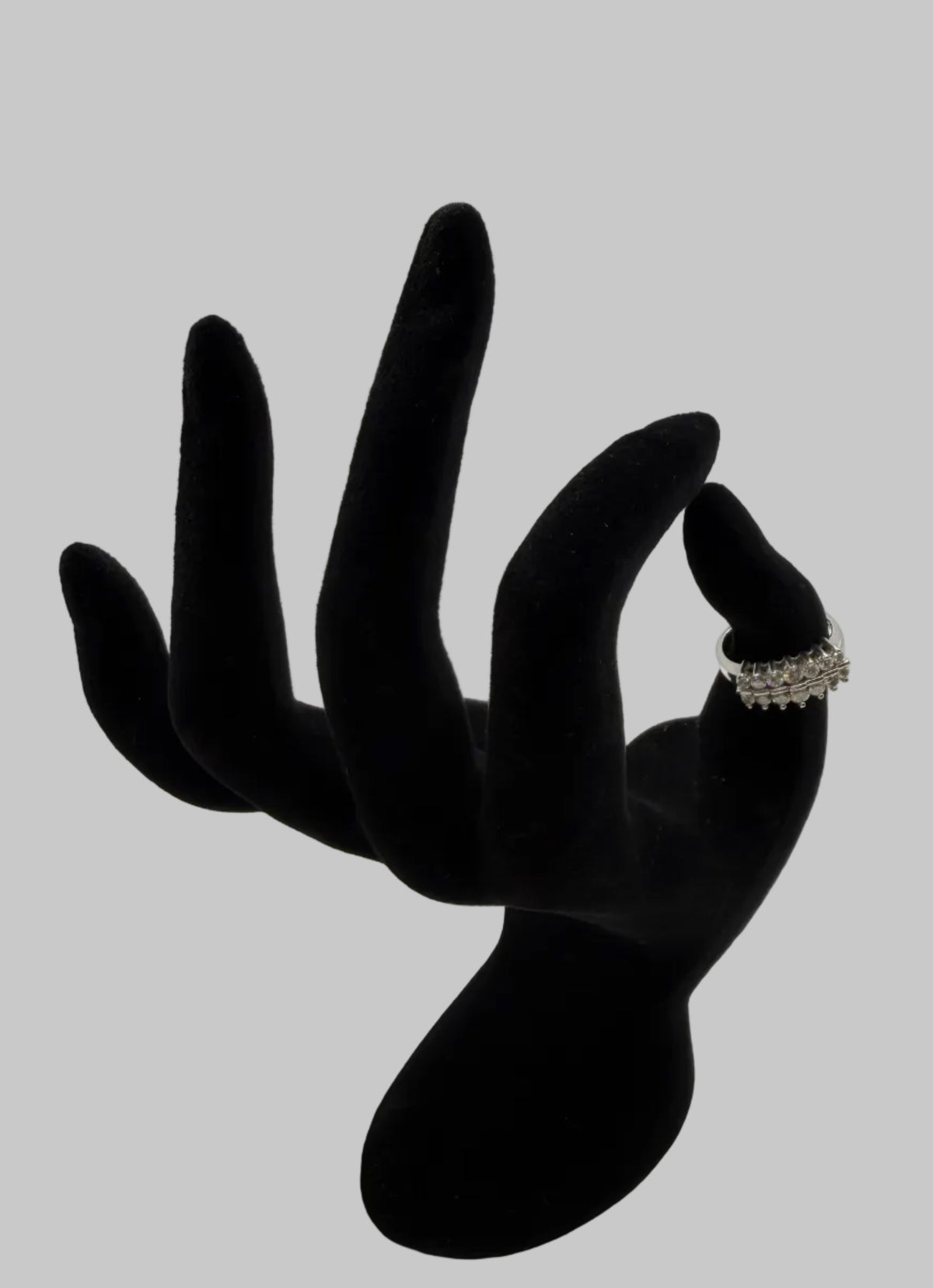 Ring - 18ct White Gold and diamonds