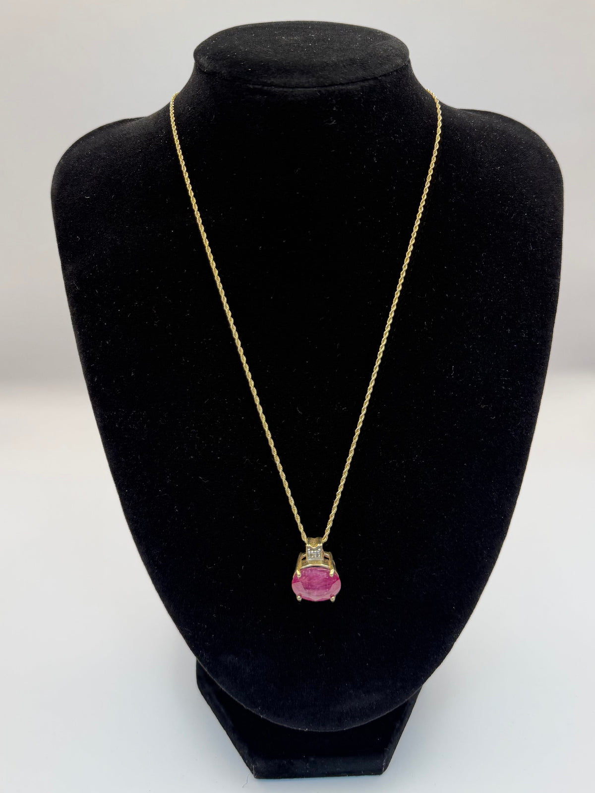 Necklace - 9ct Gold oval Ruby pendant