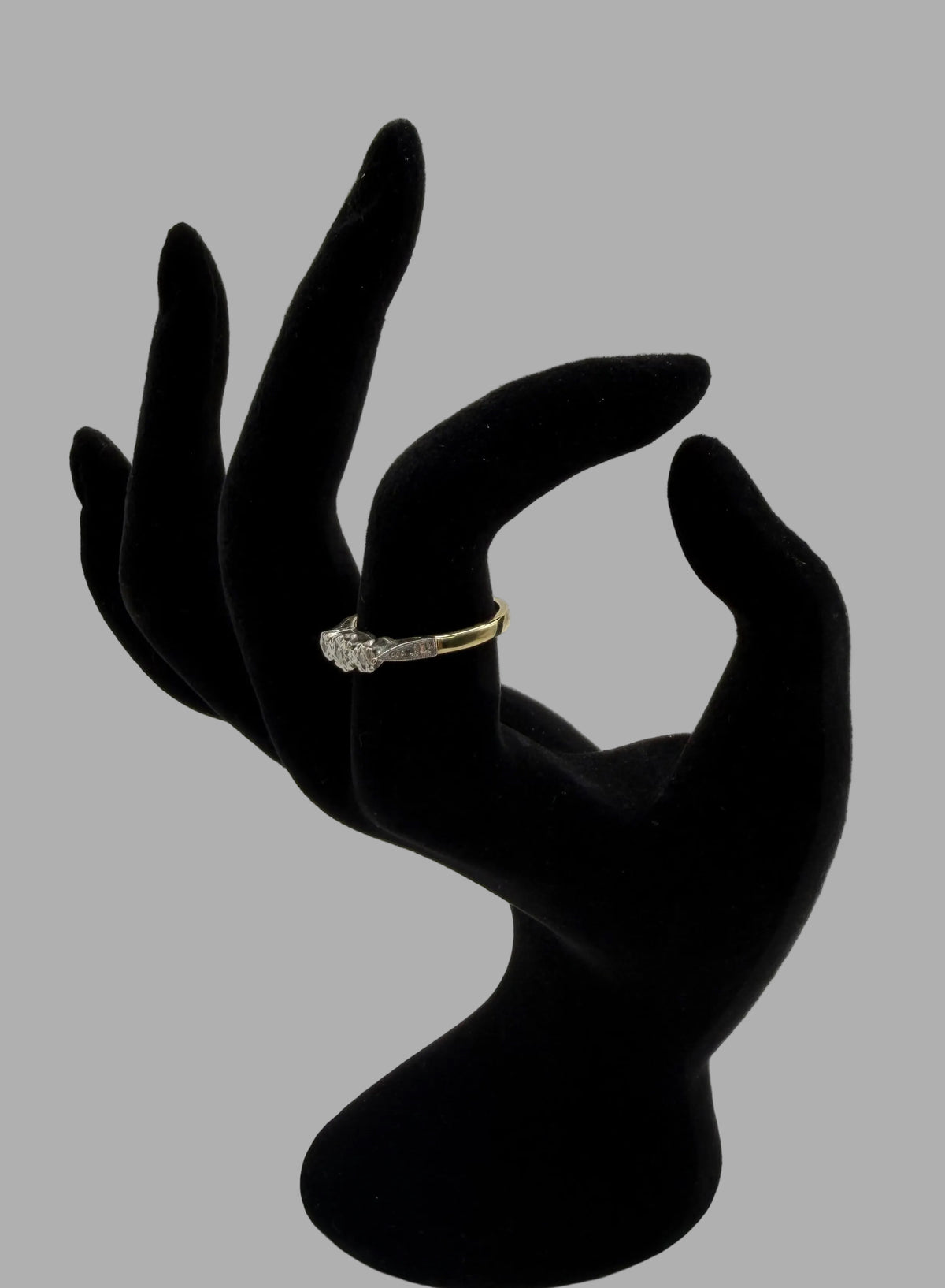 Ring - 18ct Gold and Platinum diamond ring