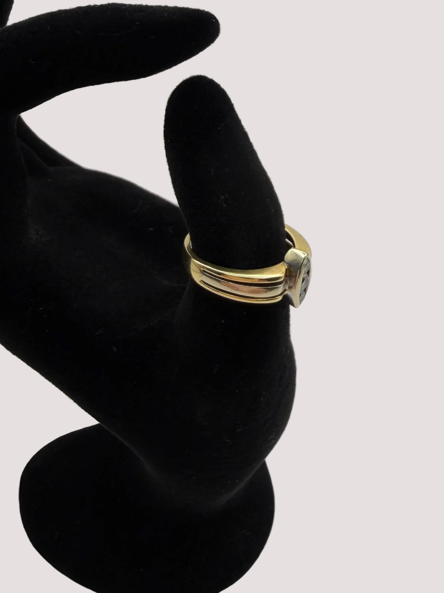 Ring - 18ct Gold Ring with Diamond cluster