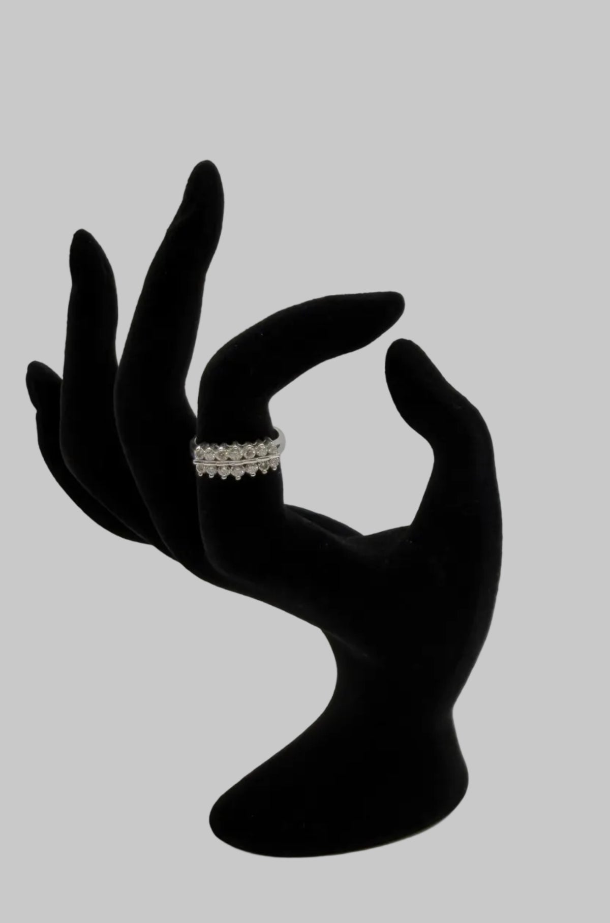 Ring - 18ct White Gold and diamonds