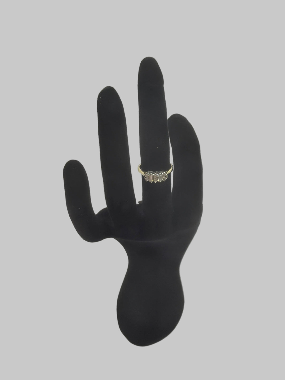 Ring - 18ct gold and diamond