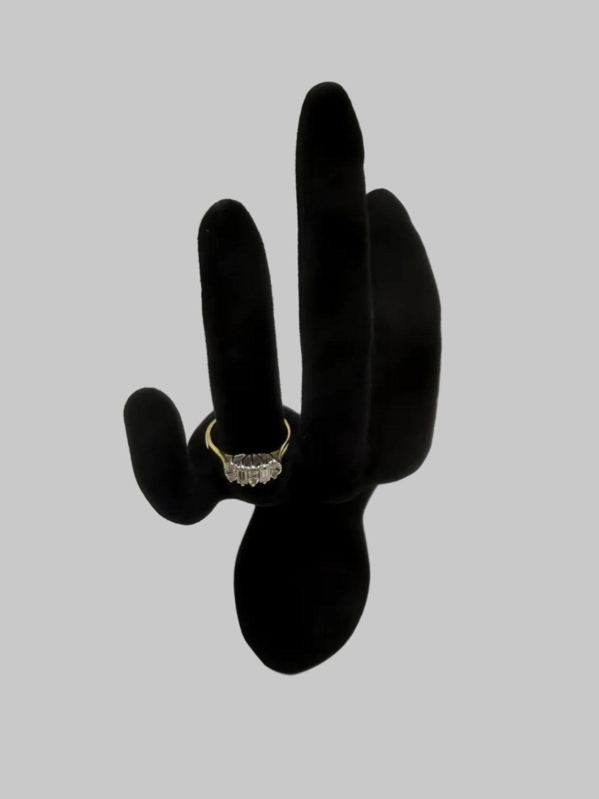 Ring - 18ct gold and diamond