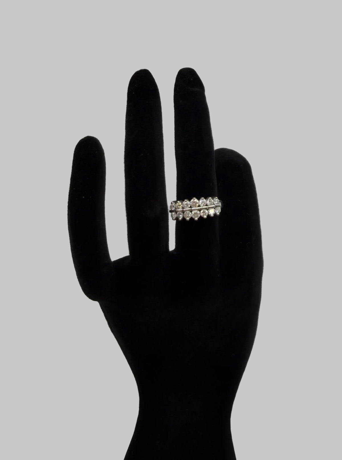 Ring - 18ct White Gold and diamonds