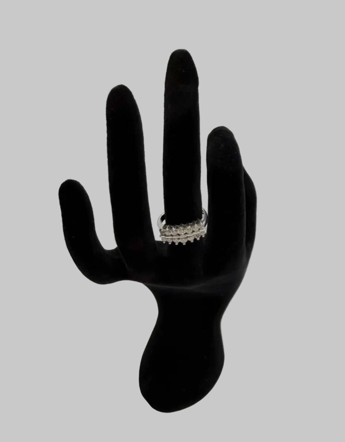 Ring - 18ct White Gold and diamonds