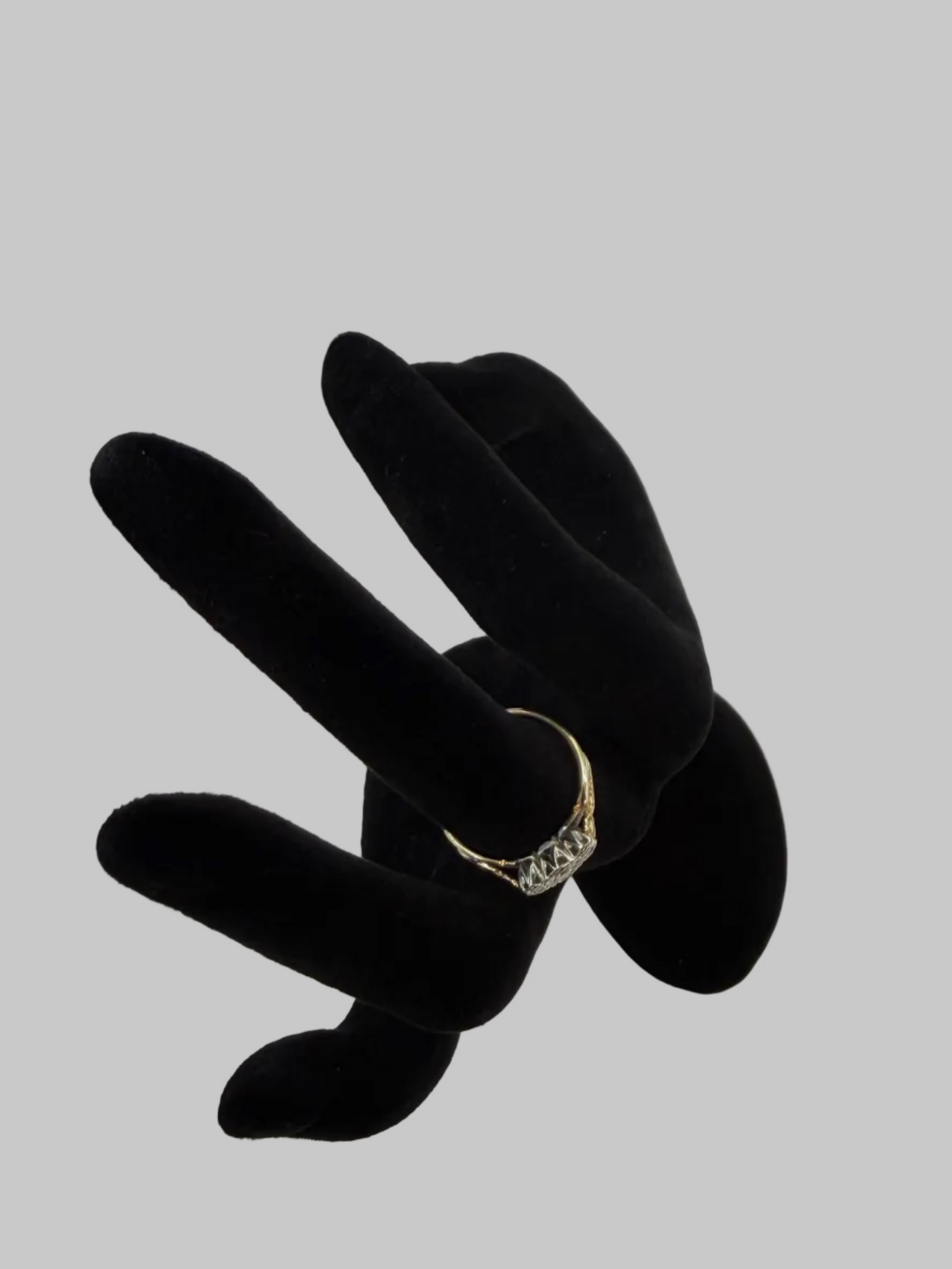 Ring- 18ct Gold Diamond ring