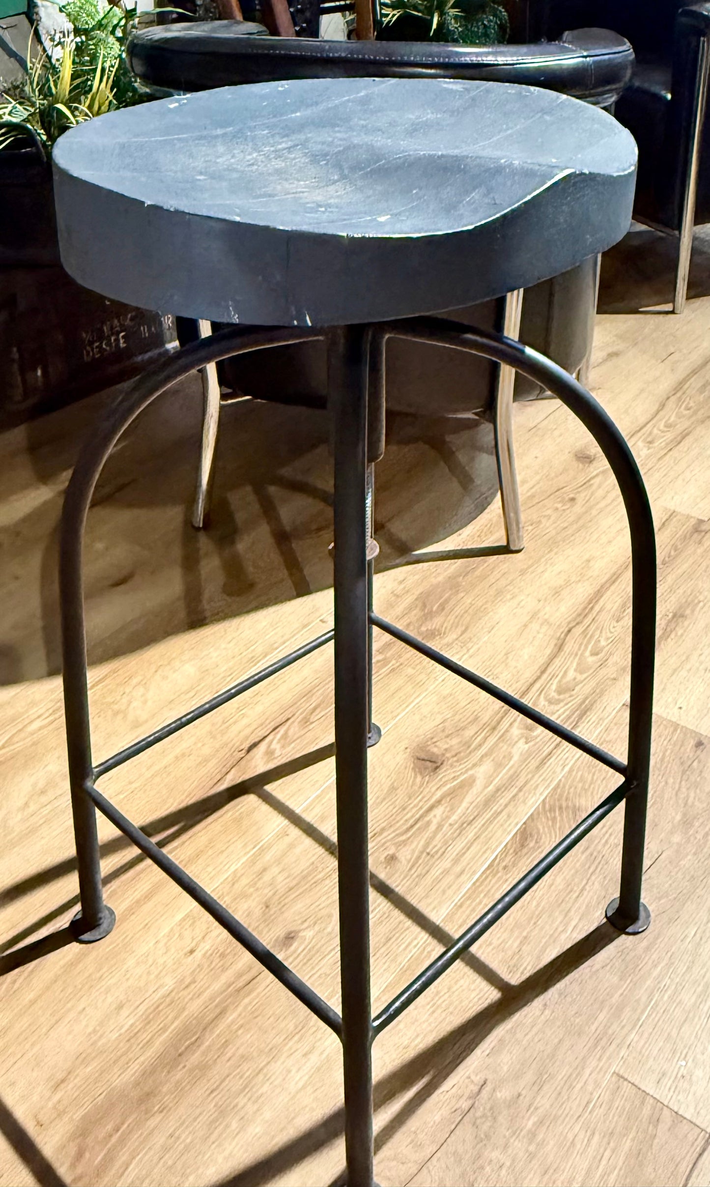 Louis Black swivel bar stool
