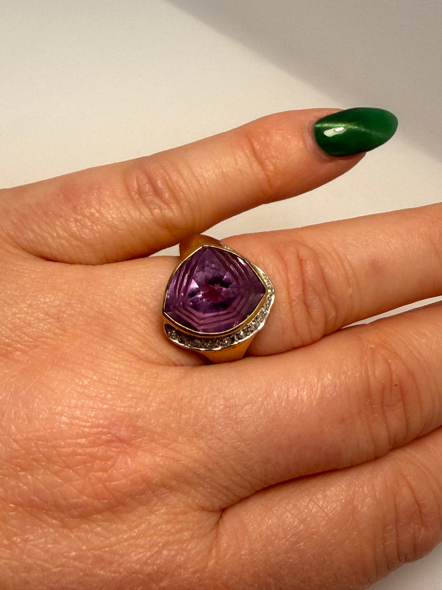9ct Gold & Amethyst Ring