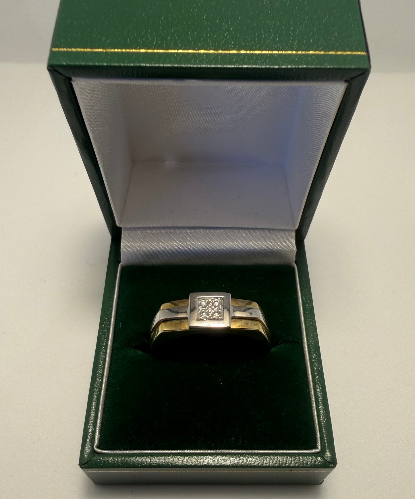 9ct Gold & Diamond Ring
