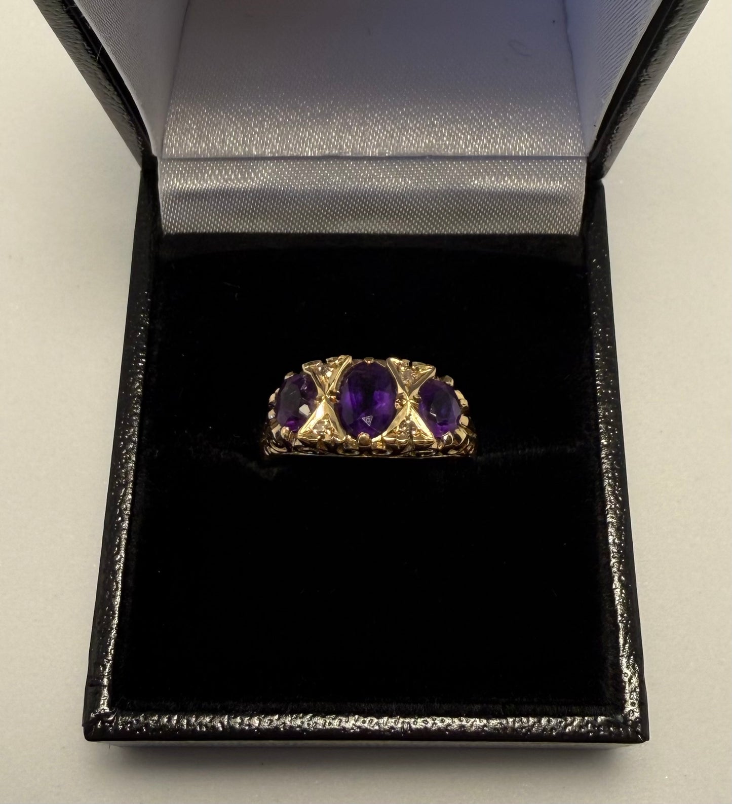 9ct Gold & Amethyst Ring