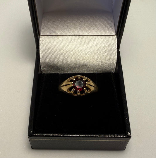9ct Gold & Garnet Ring
