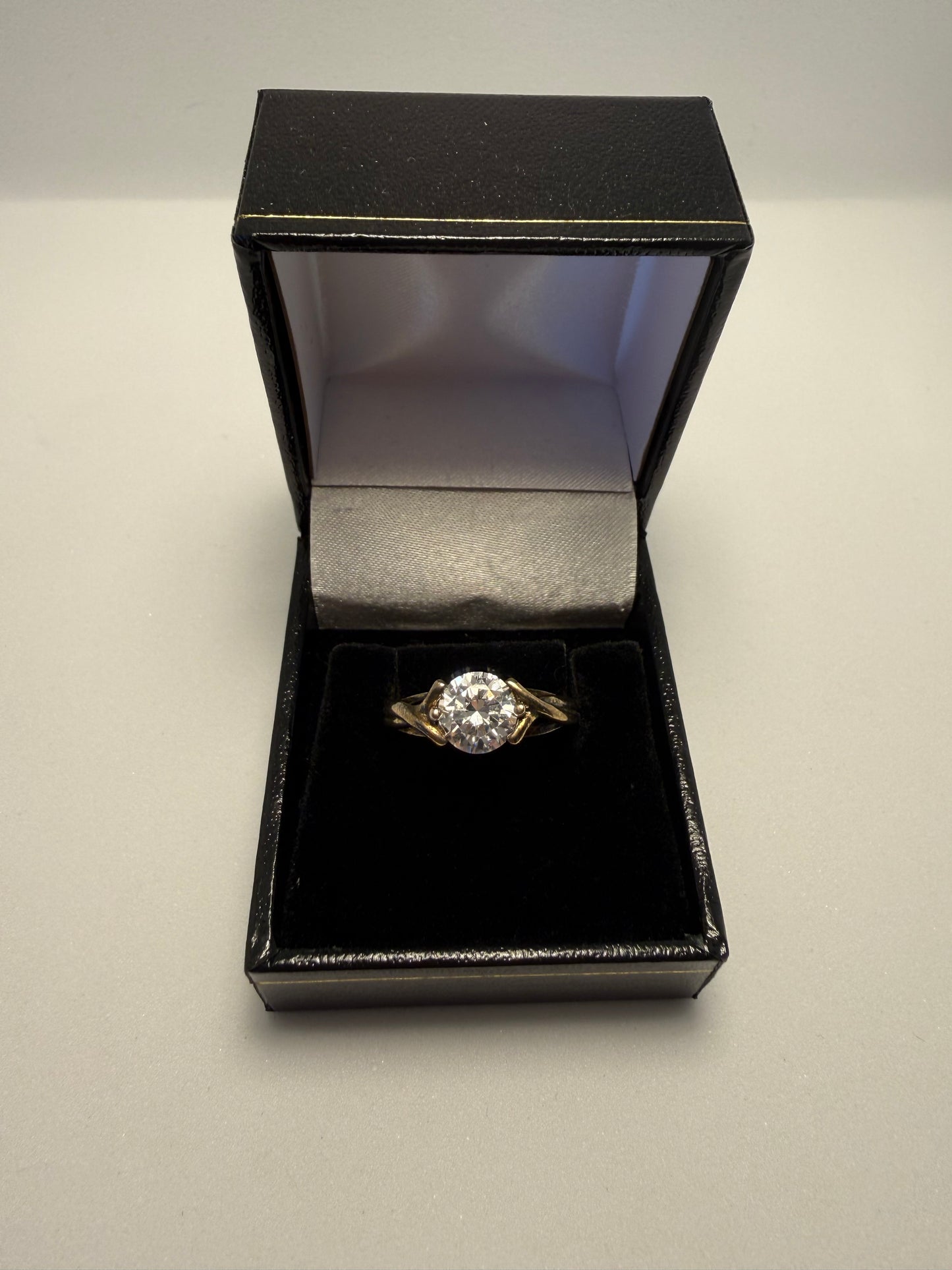9ct Gold & Cubic Zirconia Ring