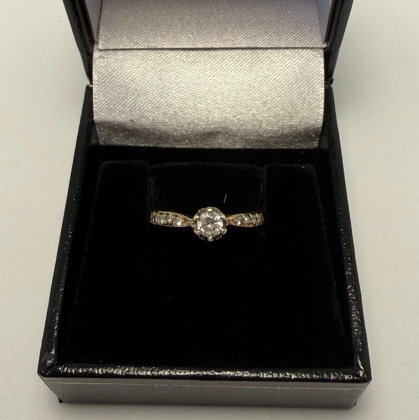 9ct Gold & Diamond Ring