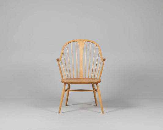 Ercol 524 Cowhorn armchair