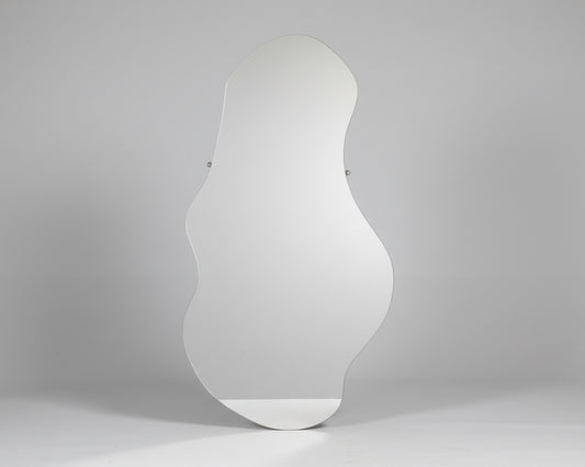 Wavy mirror
